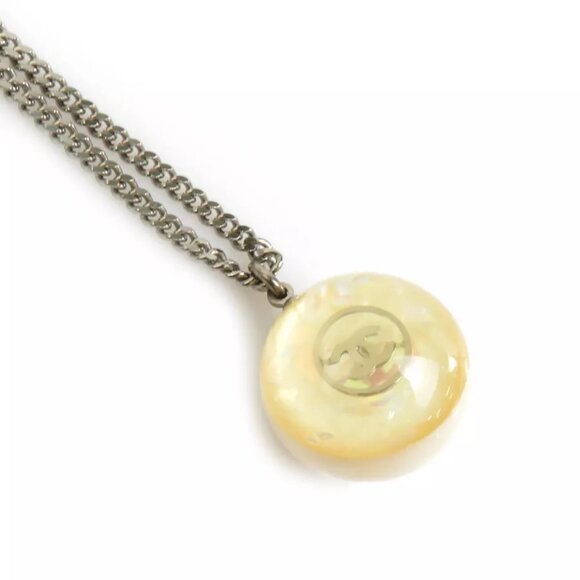 Auth CHANEL CC Logo Necklace Beige/Clear Plastic/Metal - Picture 1 of 8